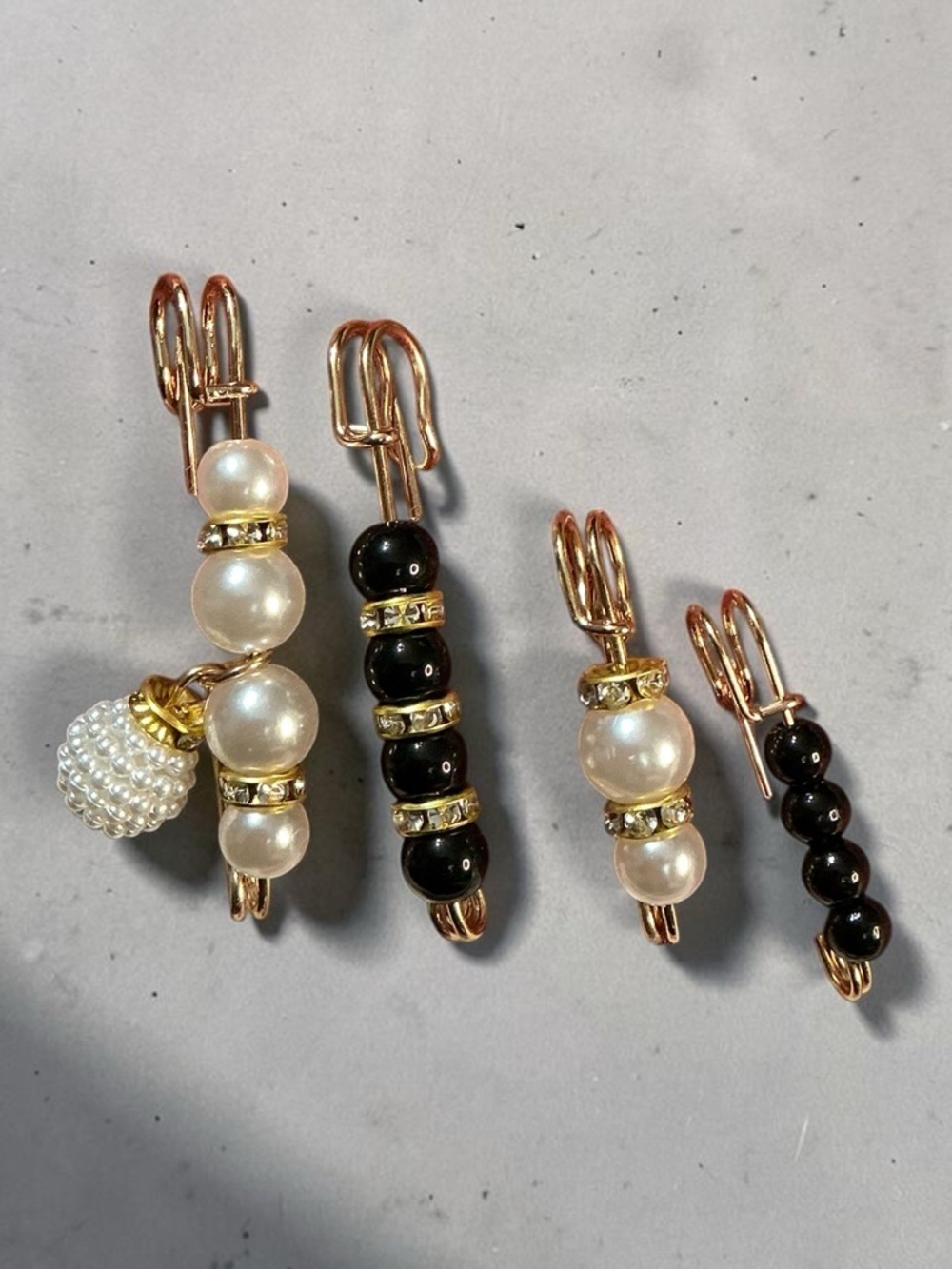 Beaded Safety Pin Set Pearl Black Gold Bag Charm Clothing Pins NEW - Picture 2 of 6